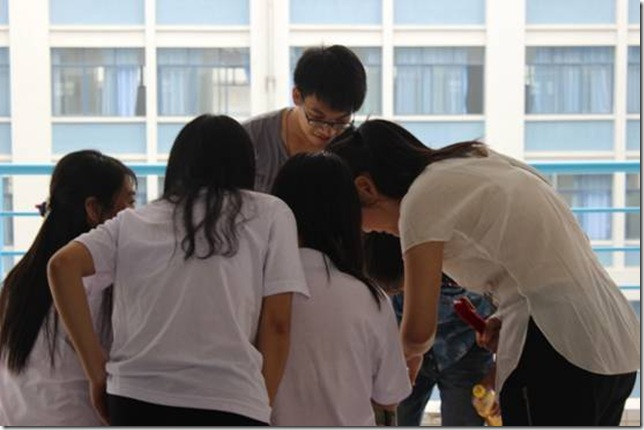 面试的同学正在签到 面试的同学正在签到